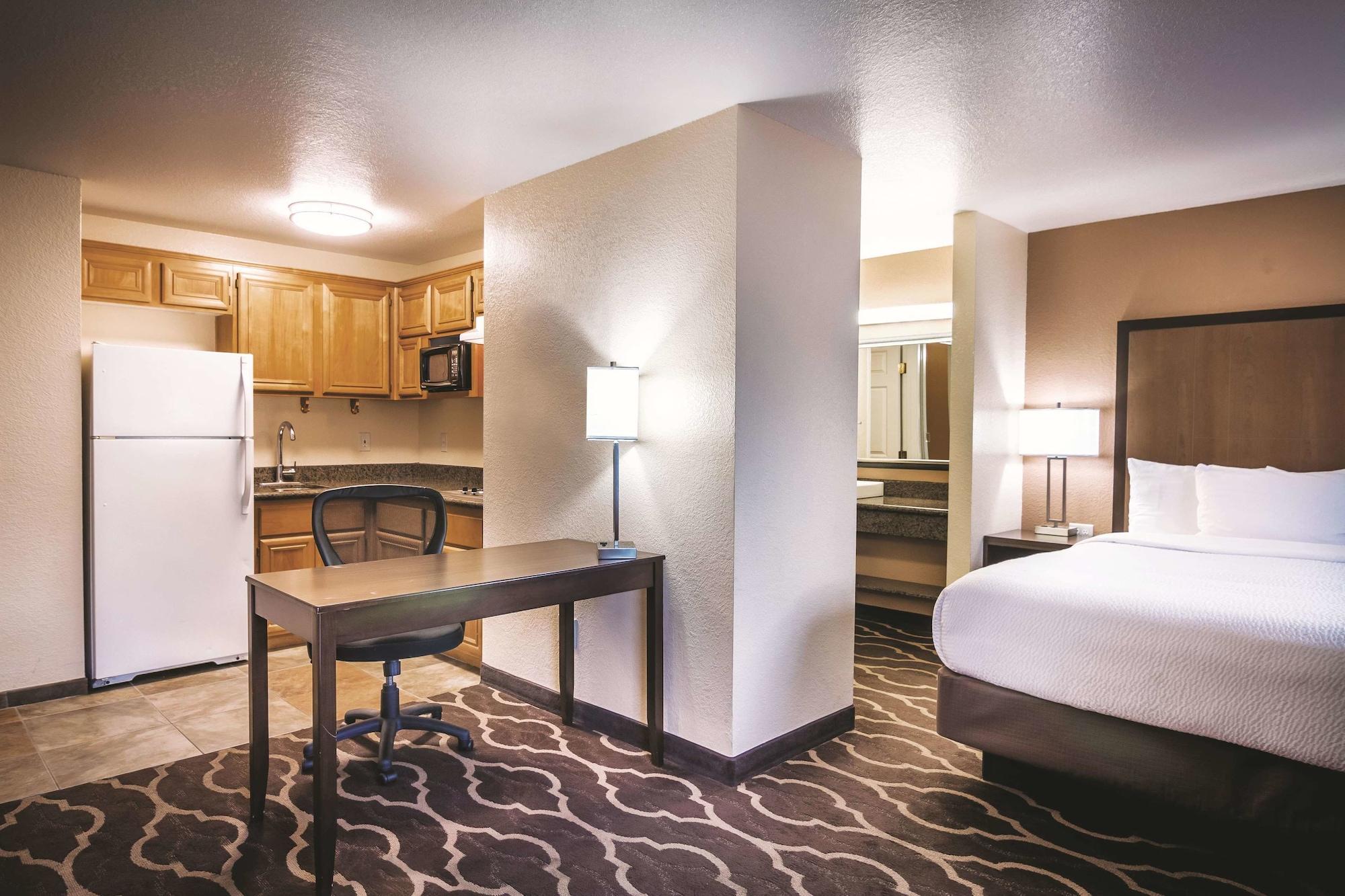 La Quinta Inn Ste Red Rock - Las Vegas - HOTEL INFO